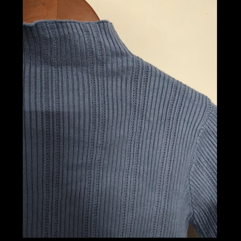 Blue Mock Neck Top (INTERNATIONAL) 💙 - Picture 2 of 8